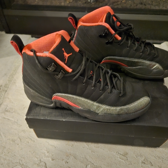Retro Air Jordan 12 Retro girls- Black and Siren Ren Size 5 - Picture 6 of 6
